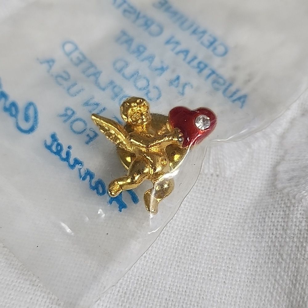 Cherubim Pin 24k gold electroplated with Austrian Crystal NWT Valentine's Day